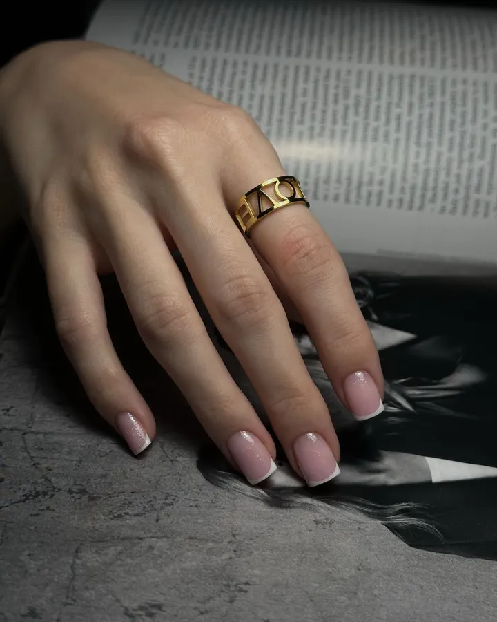 Trwały manicure hybrydowy wykonany w salonie Wonderful Beauty w Poznaniu