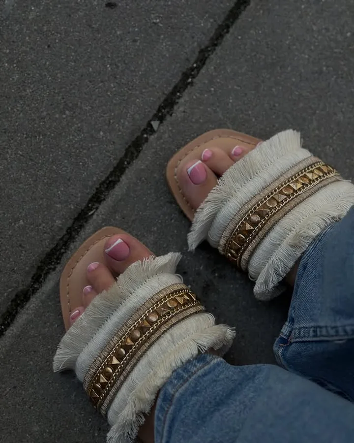 Pedicure hybrydowy wykonany w Wonderful Beauty w Poznaniu